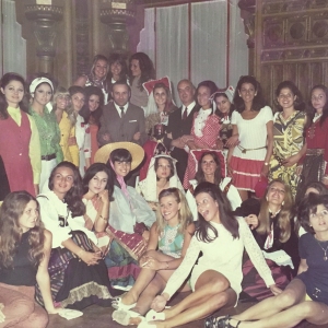 1969 Concorso Nazionale Miss Italia - Collezione Biblioteca Comunale G.D. Romagnosi: 30 agosto 1969 - Le miss in abiti folkloristici nel Salone Moresco
