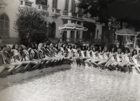 1969 Concorso Nazionale Miss Italia - Collezione Biblioteca Comunale G.D. Romagnosi: 30 agosto 1969 - Le miss nel giardino del Grand Hotel et de Milan