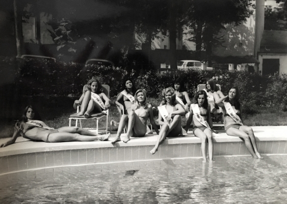 1969 Concorso Nazionale Miss Italia - Collezione Biblioteca Comunale G.D. Romagnosi: 30 agosto 1969 - Miss a bordo vasca, nella piscina del Grand Hotel et de Milan