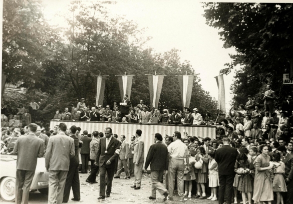 1956 Corso di Fiori - Collezione BIblioteca G.D.Romagnosi: Giugno 1956 - Il palco con ospiti ed autorità