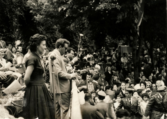 1956 Corso di Fiori - Collezione BIblioteca G.D.Romagnosi: Giugno 1956 - Mike Bongiorno, presenta lo spettacolo