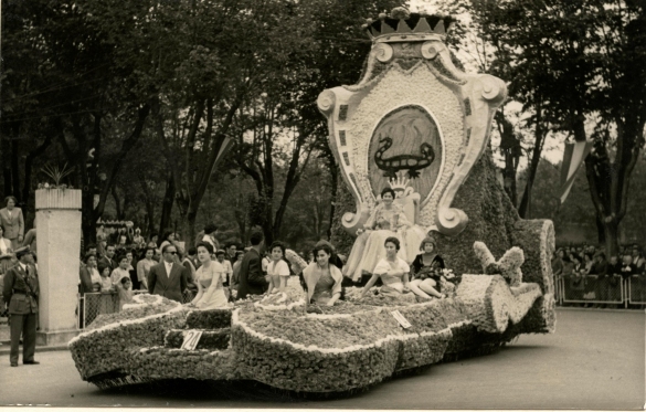 1955 Corso di Fiori - Collezione BIblioteca G.D.Romagnosi: Giugno 1955 - n. 24 Salsomaggiore in fiore, carro medio. 