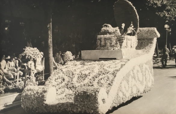 1952 Corso di Fiori - Collezione BIblioteca G.D.Romagnosi: Giugno 1952 - n. 6 Perle, carro piccolo che ricevette il 3° premio della categoria