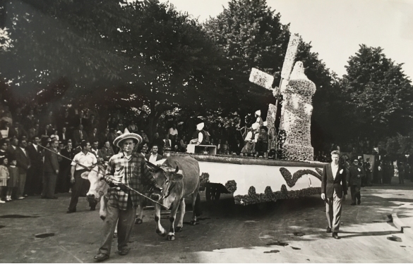 1951 Corso di Fiori - Collezione BIblioteca G.D.Romagnosi: Giugno 1951 - Molino olandese, carro grande presentato da Giorgio Saccani