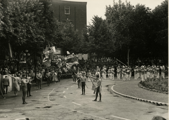 1957 Corso di Fiori - Collezione BIblioteca G.D.Romagnosi: Giugno 1957 - L banda di Salsomaggiore al Corso dei fiori