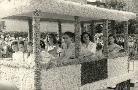 1957 Corso di Fiori - Collezione BIblioteca G.D.Romagnosi: Giugno 1957 - n. 22 Il Trenino Ventimiglia-Salsomaggiore, soggetto speciale dell'Azienda Autonoma di Ventimiglia