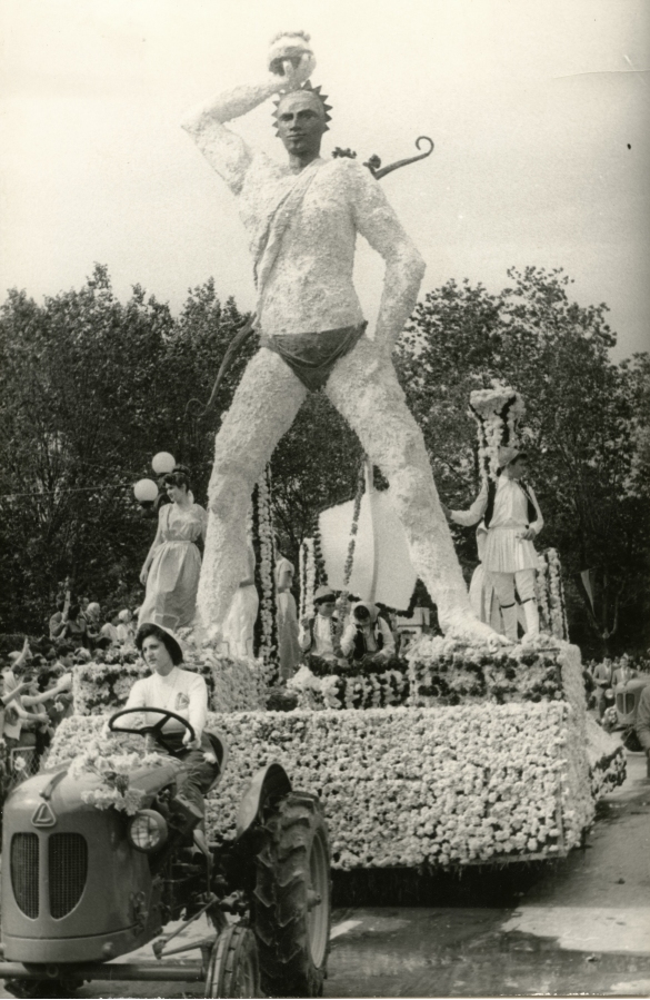 1957 Corso di Fiori - Collezione BIblioteca G.D.Romagnosi: Giugno 1957 - n. 23 Il Colosso di Rodi, carro medio
