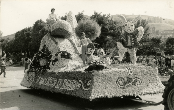 1957 Corso di Fiori - Collezione BIblioteca G.D.Romagnosi: Giugno 1957 - n. 24 Fantasia di Bimbi, carro medio