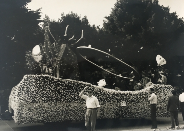 1950 Corso di Fiori - Collezione BIblioteca G.D.Romagnosi: Giugno 1950 - n. 27 Farfalle, carro presentato dal Bataclan con meccanusmo girevole