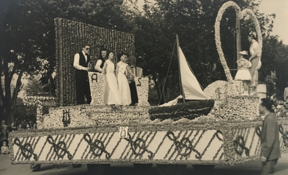 1954 Corso di Fiori - Collezione BIblioteca G.D.Romagnosi: Giugno 1954 - n. 25 Canzoni alla sbarra, carro medio 