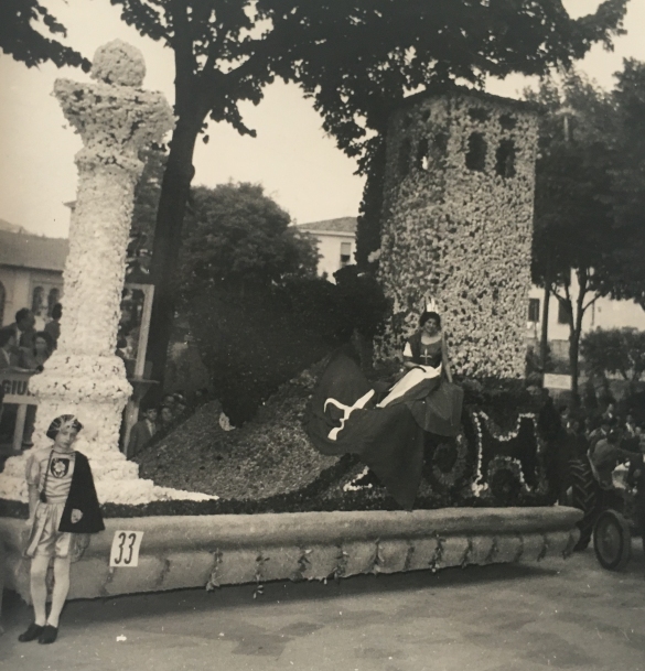 1954 Corso di Fiori - Collezione BIblioteca G.D.Romagnosi: Giugno 1954 - n. 33 Trieste mia, carro medio fuori concorso della Famiglia Salsese