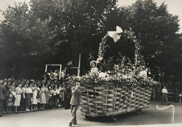 1951 Corso di Fiori - Collezione BIblioteca G.D.Romagnosi: Giugno 1951 - Carro coreografico