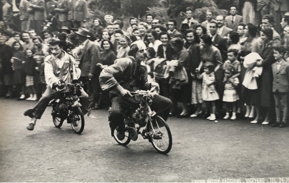 1953 Corso di Fiori - Collezione BIblioteca G.D.Romagnosi: Giugno 1953 - Componenti del soggetto speciale. Altri Tempi sfilano per le vie della città