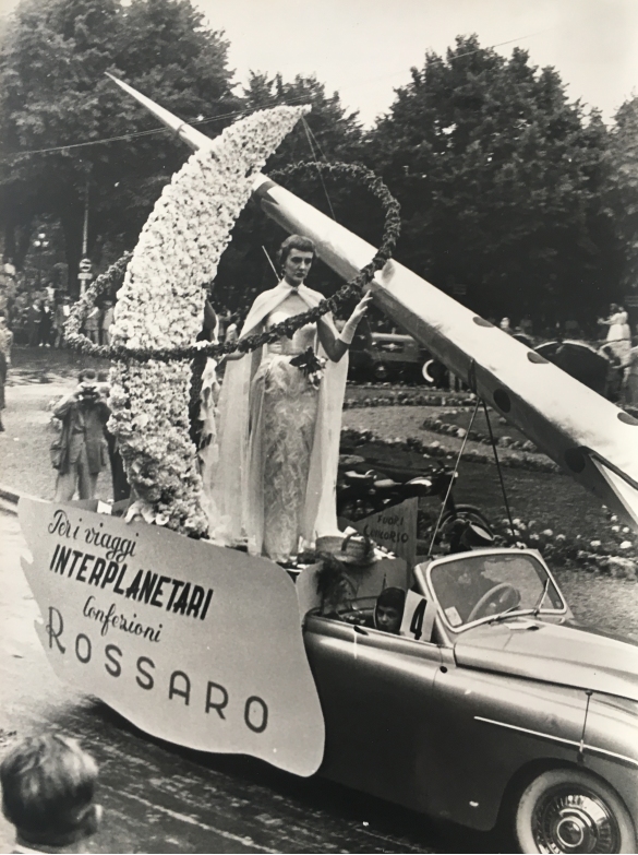 1953 Corso di Fiori - Collezione BIblioteca G.D.Romagnosi: Giugno 1953 - n. 4 Viaggio Interplanetaio, autovettura presentata dalle sorelle Rossaro 