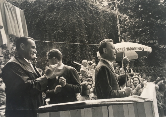 1955 Corso di Fiori - Collezione BIblioteca G.D.Romagnosi: Giugno 1955 - Il presentatore Nunzio Filogamo, sul palco della giuria