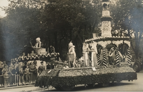 1955 Corso di Fiori - Collezione BIblioteca G.D.Romagnosi: Giugno 1955 - n. 13 Tappeto volante, soggetto speciale
