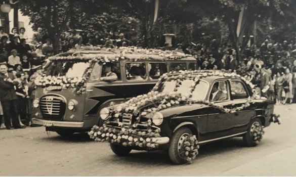1955 Corso di Fiori - Collezione BIblioteca G.D.Romagnosi: Giugno 1955 - Autovetture addobbate di fiori
