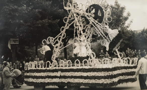 1955 Corso di Fiori - Collezione BIblioteca G.D.Romagnosi: Giugno 1955 - n. 30Altalena, carro medio 