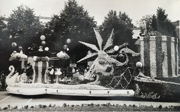 1955 Corso di Fiori - Collezione BIblioteca G.D.Romagnosi: Giugno 1955 - carro gigante n. 42  Luna Park