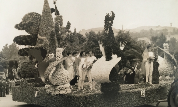 1955 Corso di Fiori - Collezione BIblioteca G.D.Romagnosi: Giugno 1955 - n. 39 Castello Misterioso, carro gigante su progetto di Vittorio Mangoni