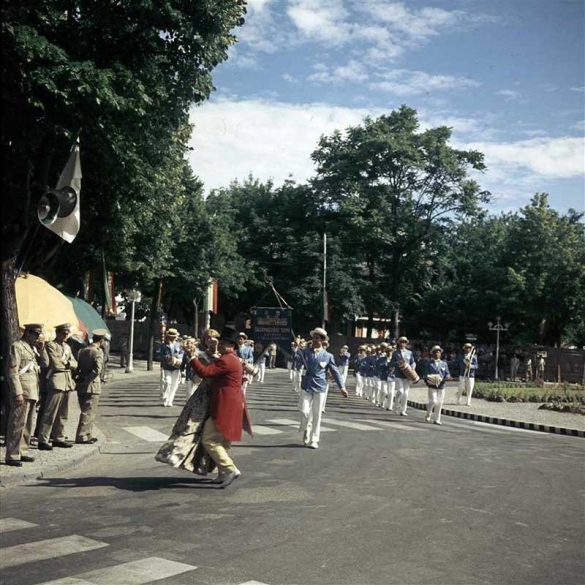 1958 Corso di Fiori - Collezione BIblioteca G.D.Romagnosi: Giugno 1958 - La Banda di Salsomaggiore si esibisce per le vie cittadine
