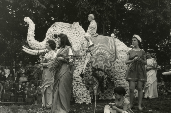 1958 Corso di Fiori - Collezione BIblioteca G.D.Romagnosi: Giugno 1958 - Particolare di un carro floreale 