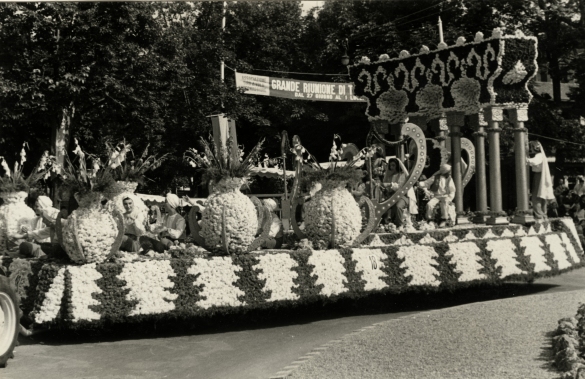 1958 Corso di Fiori - Collezione BIblioteca G.D.Romagnosi: Giugno 1958 - Carro n. 18 Alì Babà e i Quaranta Ladroni (carro gigante)