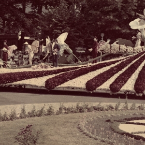 1959 Corso di Fiori - Collezione BIblioteca G.D.Romagnosi: Giugno 1959 - Carro n. 7 Florarpa (categoria medio)