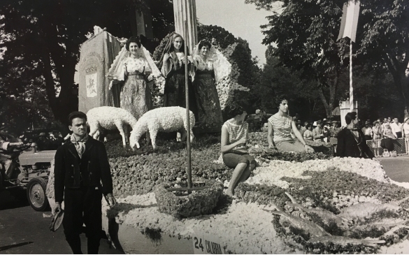 1960 Corso di Fiori - Collezione BIblioteca G.D.Romagnosi: 19 giugno 1960 - Carro n. 24 Calabria - progetto di Carlo Migliorati