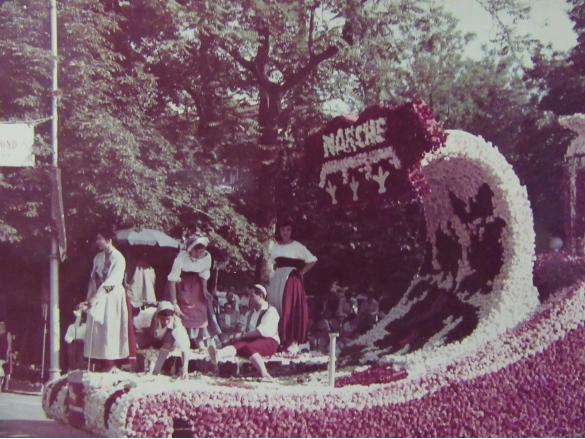 1960 Corso di Fiori - Collezione BIblioteca G.D.Romagnosi: 19 giugno 1960 - Carro n. 17 Marche