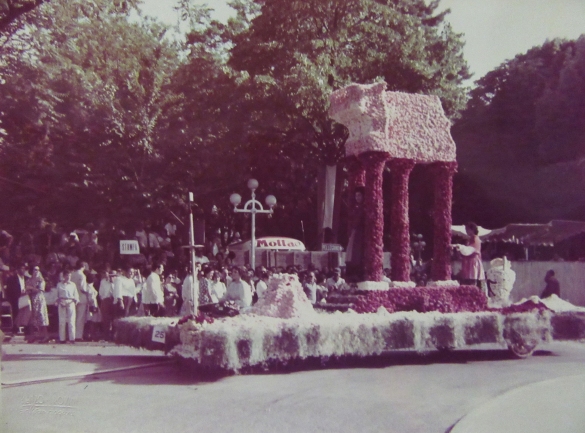 1960 Corso di Fiori - Collezione BIblioteca G.D.Romagnosi: 19 giugno 1960 - Particolare carro n. 25 Sicilia