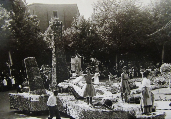 1960 Corso di Fiori - Collezione BIblioteca G.D.Romagnosi: 19 giugno 1960 - Carro 12 Emilia Romagna