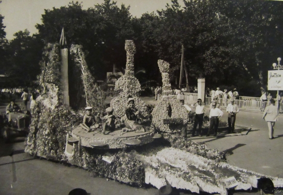 1960 Corso di Fiori - Collezione BIblioteca G.D.Romagnosi: 19 giugno 1960 - Carroo n 20 Campaniasu progetto di Luigi Ariggi
