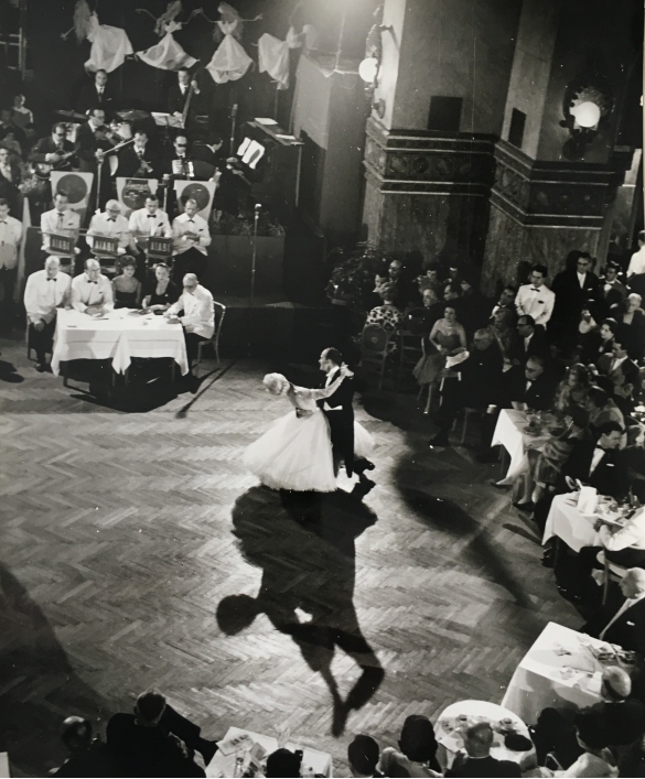 Campionati Sud Europei di Ballo per Professionisti - Collezione BIblioteca G.D.Romagnosi: 24 settembre 1960 - Salone Moresco Grand Hotel des Thermes, coppia di danzatori in gara