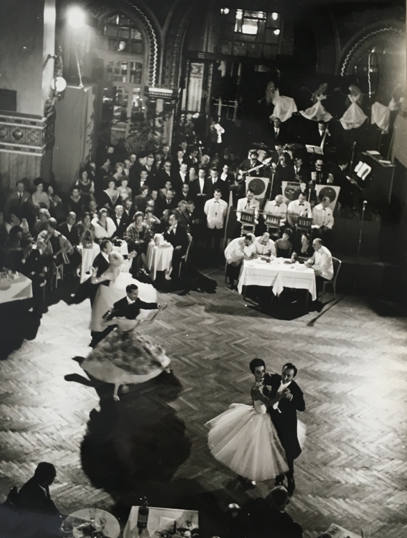 Campionati Sud Eurpei di Ballo per Professionisti - Collezione BIblioteca G.D.Romagnosi: 24 settembre 1960 -  Salone Moresco Grand Hotel des Thermes, coppia di danzatori in gara
