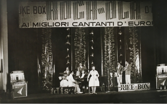 Teatro Nuovo - Collezione Biblioteca Comunale G.D. Romagnosi: 29 settembre 1960 - Festival Europeo del Juke-Box,