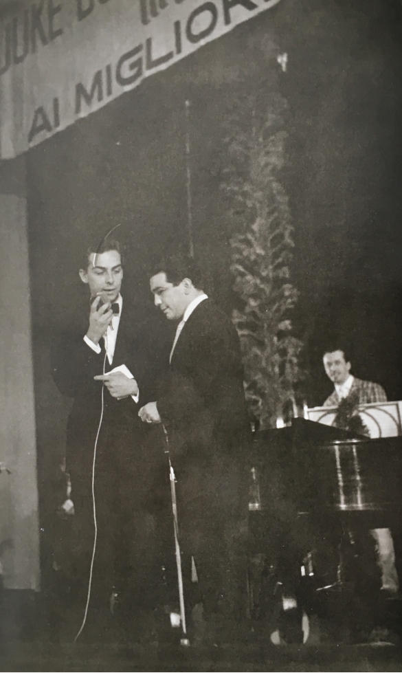 Teatro Nuovo - Collezione Biblioteca Comunale G.D. Romagnosi: 29 settembre 1960 - Festival Europeo del Juke-Box: Daniele Piombi e lo sportivo Duilio Loi (pugile)