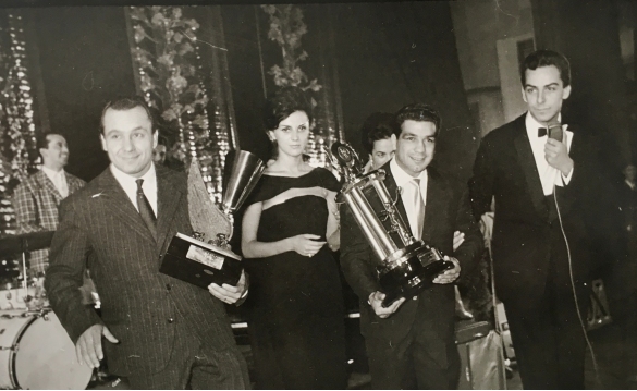 Teatro Nuovo - Collezione Biblioteca Comunale G.D. Romagnosi: 29 settembre 1960 - Festival Europeo del Juke-Box: sul palco (da destra) Daniele Piombi, presentatore, Duilio Loi e Antonio Maspes che ricevono l'Oscar della popolarità spportiva