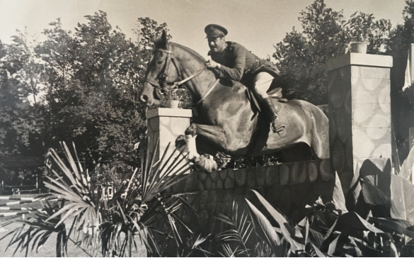 Concorso Ippico di Salsomaggiore- Collezione Biblioteca Comunale G.D. Romagnosi: 10-13 agosto 1960 - 38^ edizione del concorso, cavaliere in gara