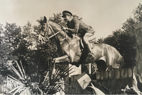 Concorso Ippico di Salsomaggiore- Collezione Biblioteca Comunale G.D. Romagnosi: 10-13 agosto 1960 - Concorrente in gara