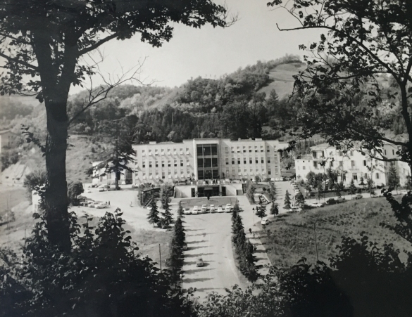 Terme Respighi di Tabiano - - Collezione Biblioteca Comunale G.D. Romagnosi : Anni ' 80 del Novecento - L'edificio termale