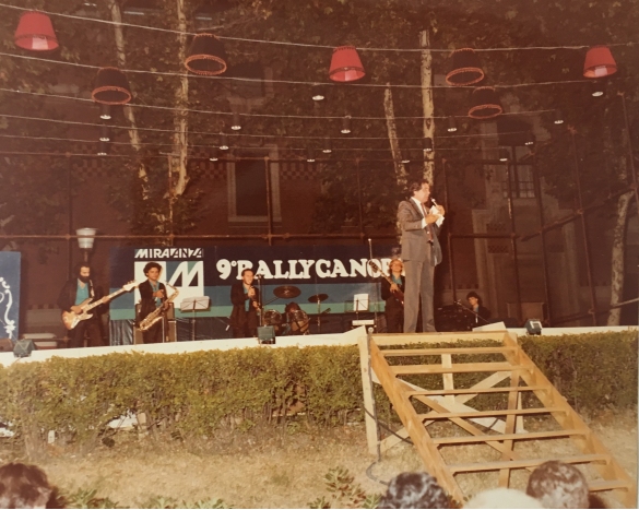 Rally Canoro - Collezione Biblioteca Comunale G.D. Romagnosi: 6 agosto 1980 Arena dei Platani  - Manifestazione canora itinerantre di piazza condotta dal presentatore Corrado Mantoni