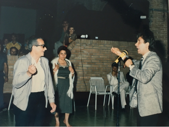 Manifestazione Storica - Collezione Biblioteca Comunale G.D. Romagnosi: 23 giugno 1986, Giucas Casella, illusionista e personaggio televisivo ospite  presso il locale 