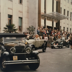 Tabiano, Sfilata Auto d'Epoca - Collezione Biblioteca Comunale G.D. Romagnosi: 2 giugno 1986 - Sfilata d'auto d'epoca sul piazzale delle terme Respighi