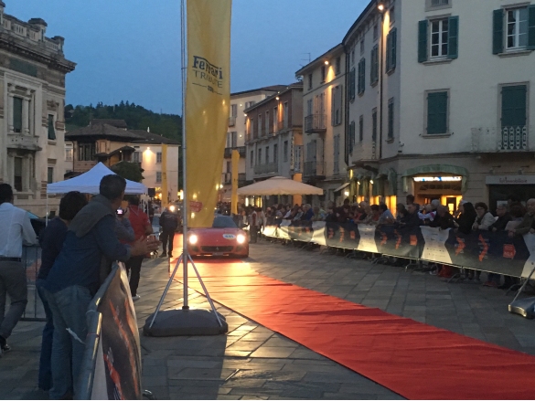 Mille Miglia 2018 - Arrivo Ferrari Tribute: Venerdì 18 maggio l'arrivo delle auto Ferrari al check punzonatura di Salsomaggiore Terme. Gli equipaggi sostano per la notte in città.