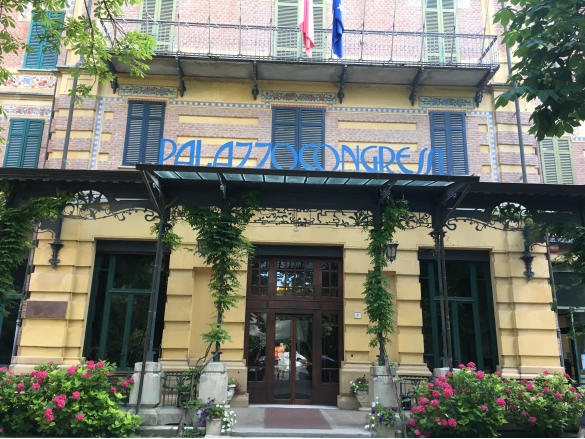 Palazzo dei Congressi - Il Cortile: La pensilina dell'ingresso e la ringhiera in ferro battuto  opera di Alessandro Mazzucotelli
