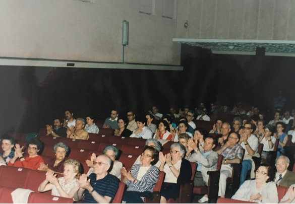 TABIANO - EVENTI -  - Collezione Biblioteca Comunale G.D. Romagnosi : 26 Aprile 1986 - Il pubblico al Cinema Lux assiste al Concerto della Corale Santa Cecilia