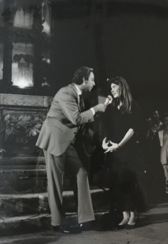 Canzoniere Italiano - Collezione Biblioteca Comunale G.D. Romagnosi: 17 luglio 1987 - Il presentatore Daniele Piombi intervista un'ospite