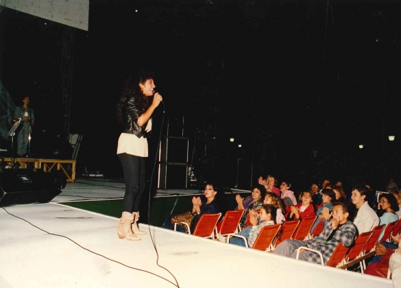 Marcella Bella in Concerto - Collezione Biblioteca Comunale G.D. Romagnosi: 31 agosto 1987 - La cantante Marcella si  esibisce a Tabiano