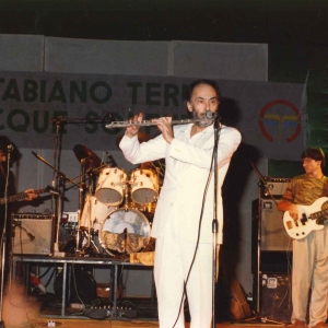Piergiorgio Farina in Concerto - Collezione Biblioteca Comunale G.D. Romagnosi: 8 agosto 1988 Arena degli Spettacoli - Il musicista sul palco a Tabiano